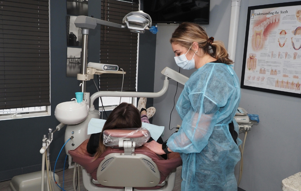 Implants dentaires mini-invasifs, réduction du temps de récupération